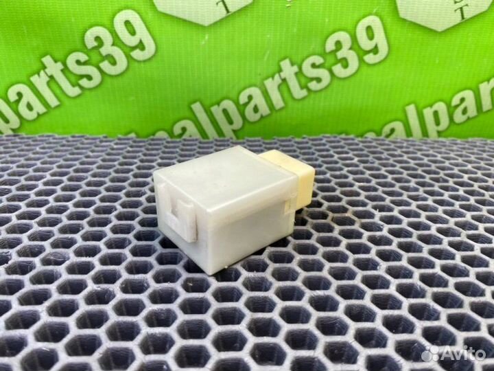 Реле поворотов Mazda Mpv LW5W GY-DE 2.5 2001