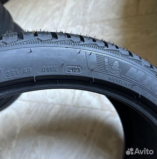 Michelin Pilot Alpin 5 SUV 265/35 R21