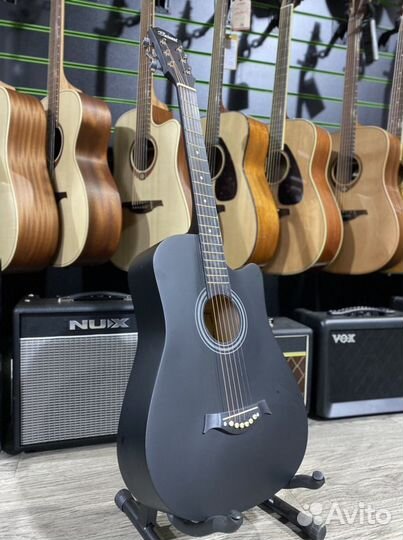 Гитара с чехлом и комплектами