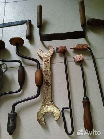 Старинный инструмент