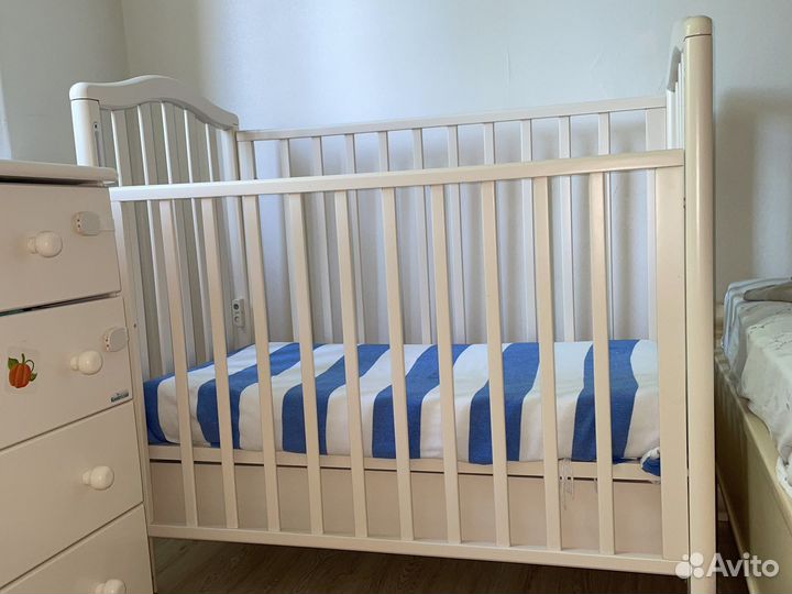 Пеленальный комод и кроватка Gandylyan