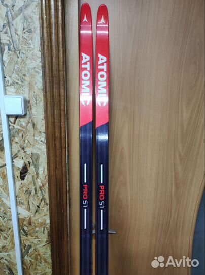 Беговые лыжи атомик