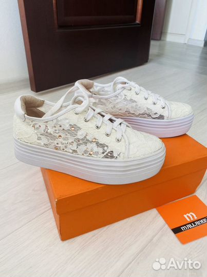 Кроссовки женские новые 36 размер