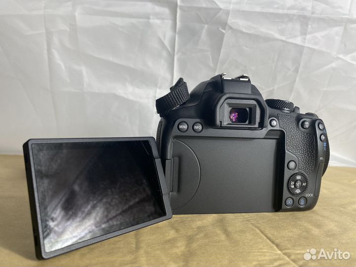 Комплект фототехники. Зеркальный фотоаппарат canon