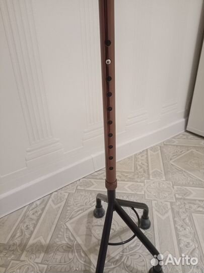 Телескопическая четырёхопорная трость