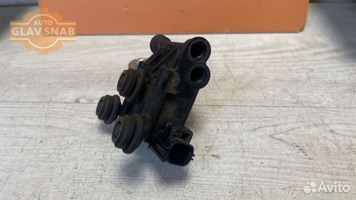 Клапан управления пневмоподвески Land Rover Discovery 4 L319 LR4