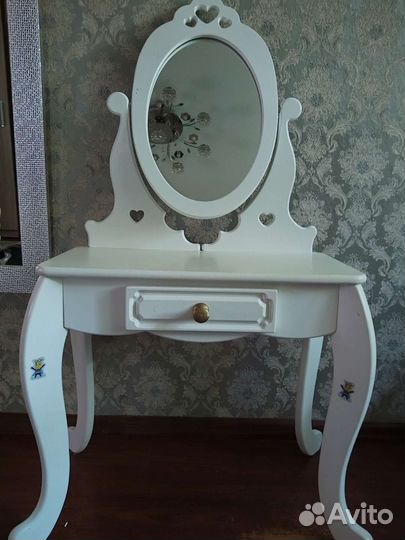 Детский туалетный столик с зеркалом