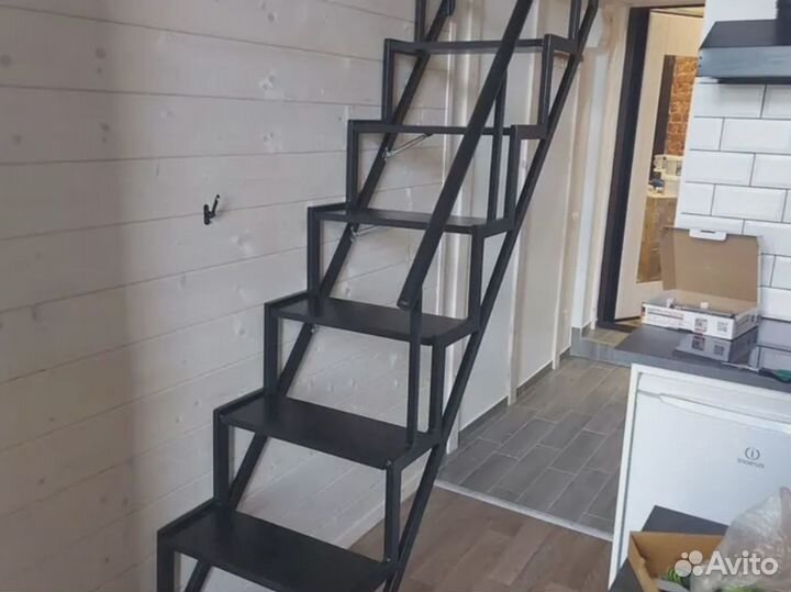 Лестница в студию