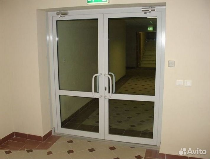 Пластиковая дверь