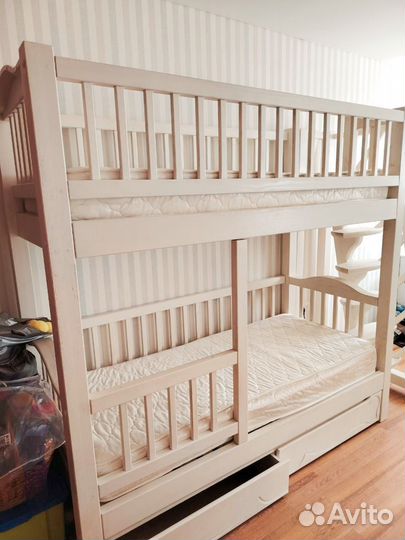 Двухъярусная кровать