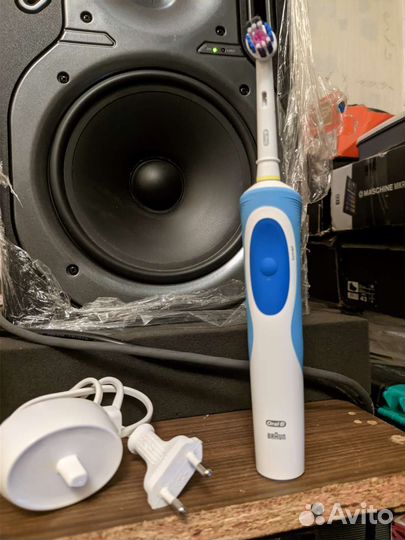 Oral B Электрическая зубная щетка Vitality 2D