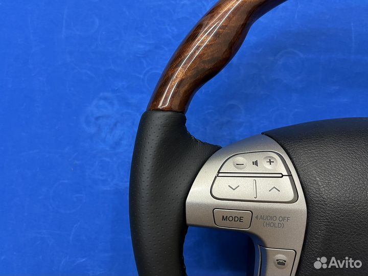 Анатомический руль с косточкой под дерево Toyota