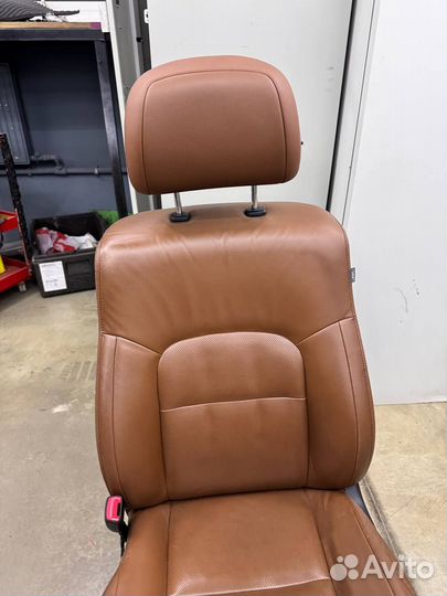 Автомобильное кресло с landcruser 200