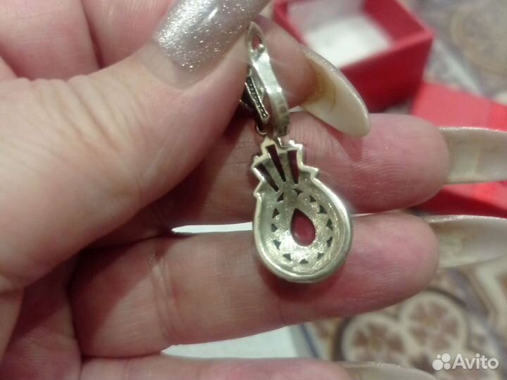 Серебряные серьги с пресованым кораллом
