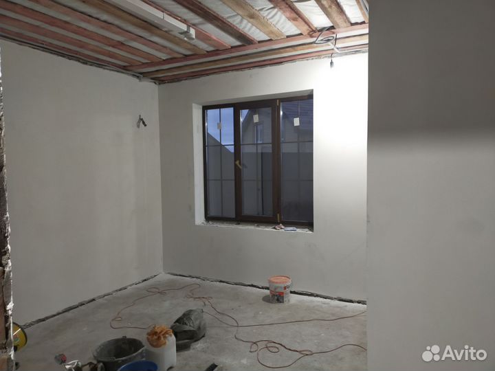 Шпатлевание стен и потолков