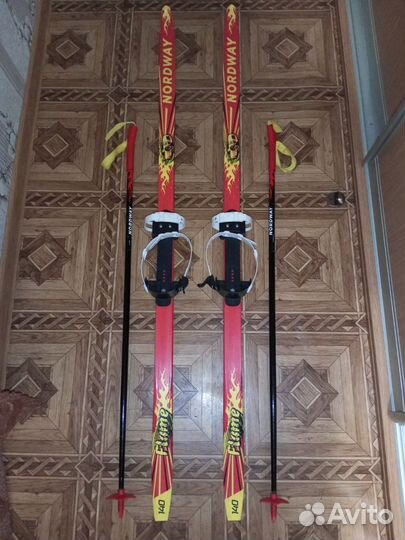 Лыжи беговые детские 140см + палки 100см