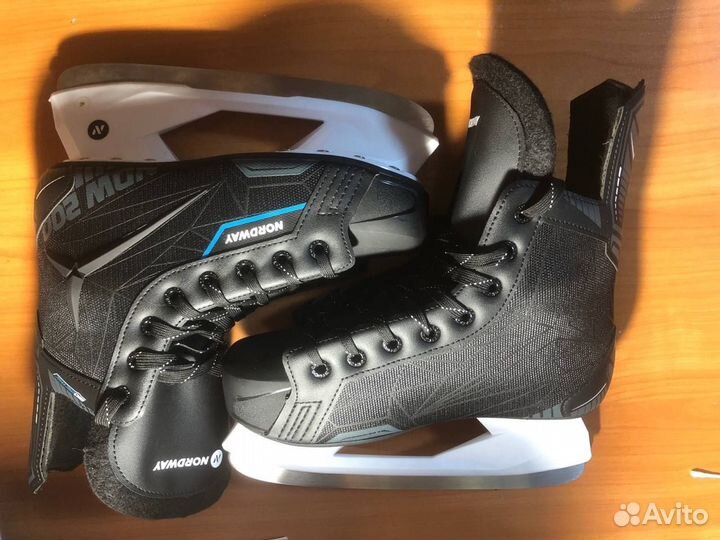 Коньки хоккейные