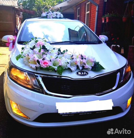 Свадебное украшение на машину