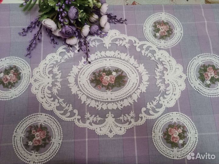 Салфетка вышитая на гипюре