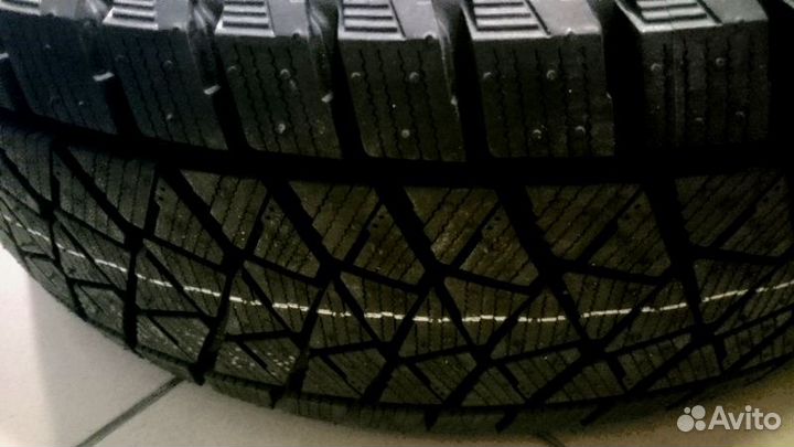 Bridgestone Blizzak DM-V2 235/65 R17 108S