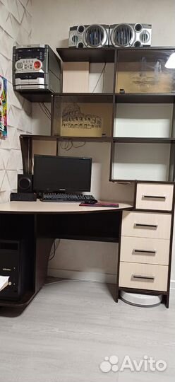 Продаю компьютерный стол