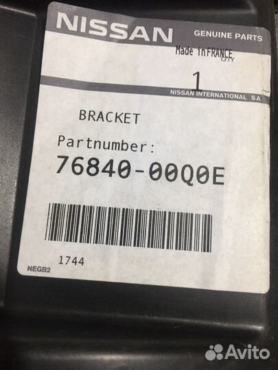 Каркас накладки порога правый Nissan Terrano D10