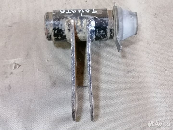 Скоба левого торсиона подвески Toyota Lite Ace 198