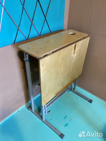 Школьная парта / конторка и стул