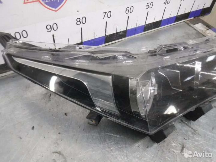 Фара передняя правая Toyota Corolla E18