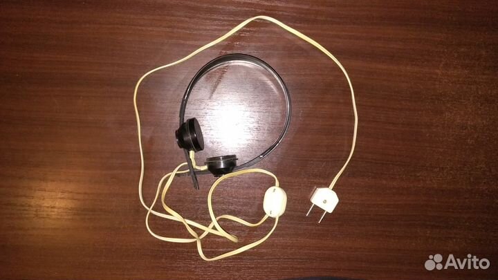 Раритетные наушники для сетевого радио