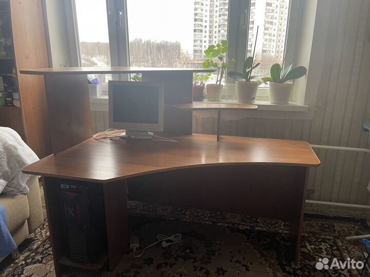 Компьютерный стол