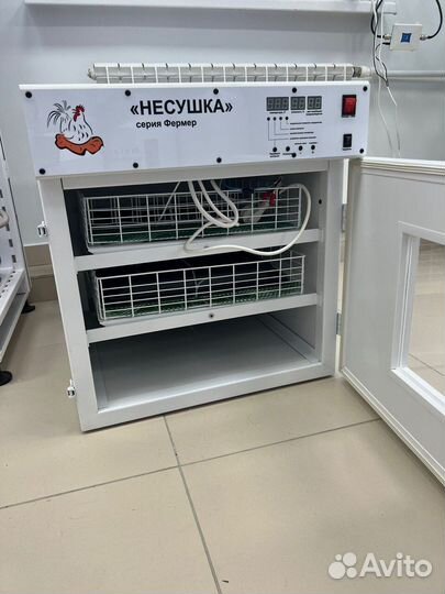Инкубатор Несушка Фермер на 200 яиц