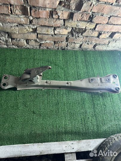 Балка под двс передняя Nissan wingroad y11