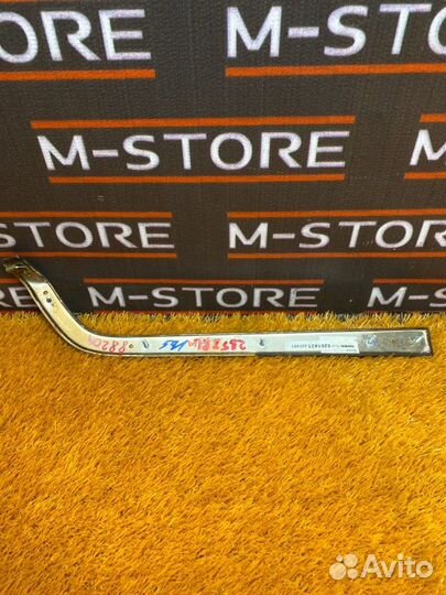 Декоративная накладка двери задняя левая