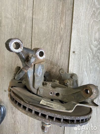 Поворотный кулак Toyota Auris Аурис 150