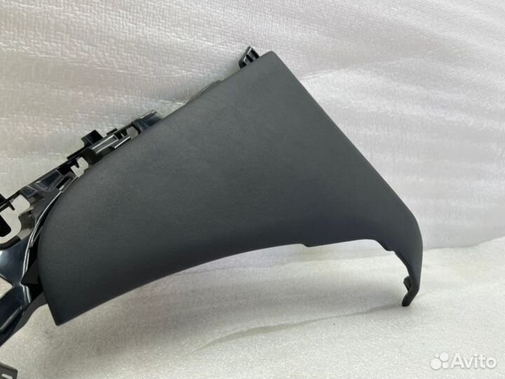 Накладка торпедо левая Toyota Land Cruiser 200