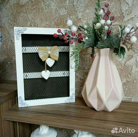 Ключницы, крючки, держатели для бумаги, вешалки