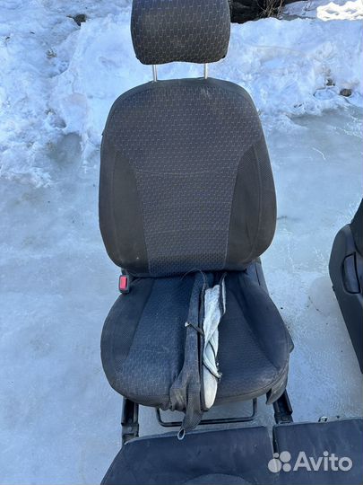 Kia rio передние сиденья