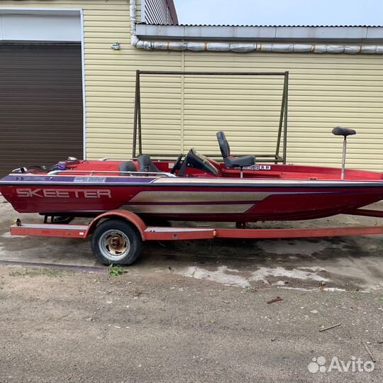 Катер скоростной Skeeter