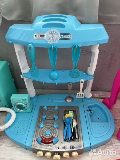 Кухня, трюмо, игрушки для девочки