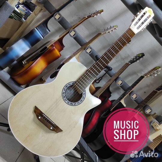 Гитара акустическая с широким грифом новая большая