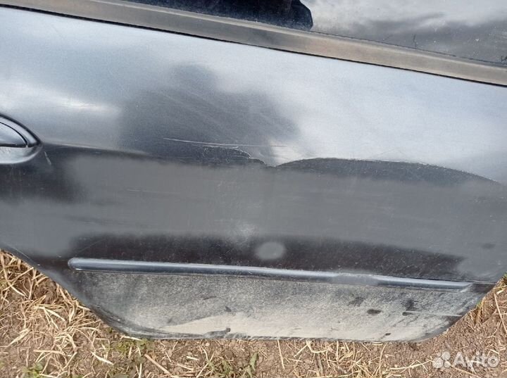 Правая задняя дверь рено логан 1