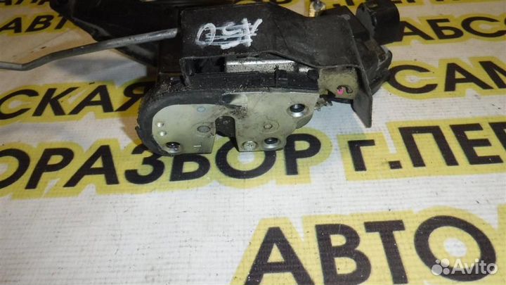 Замок двери передней правой Toyota Corolla (E120)