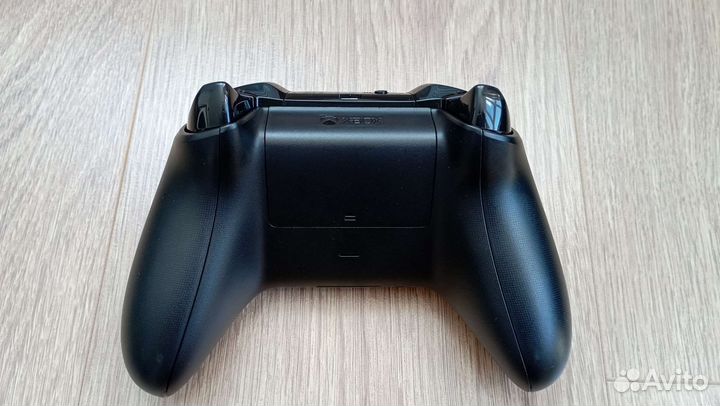 Оригинальный геймпад Xbox One S отличное состояние