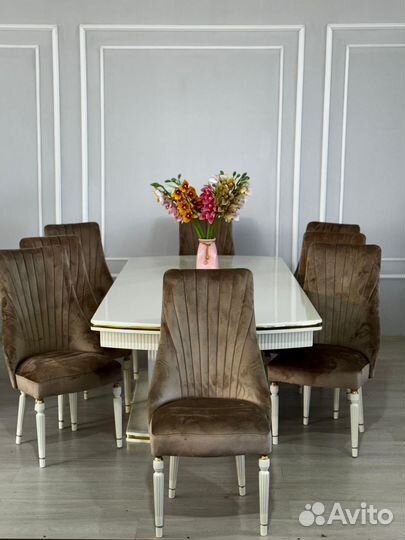 Стол и стулья