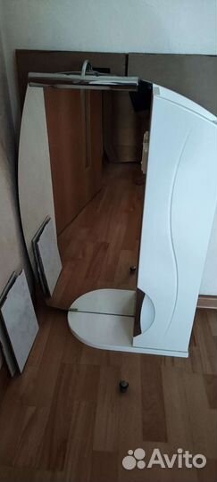 Зеркало с полками 60 см