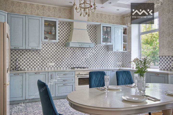 Дом 520 м² на участке 12,7 сот.