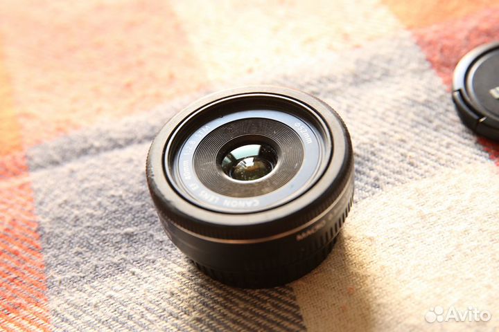 Canon EF 40mm f/2.8 STM