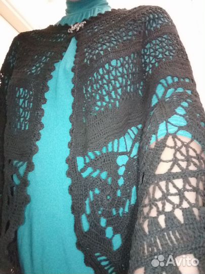 Вязанная крючком ажурная пелерина (ручная работа)