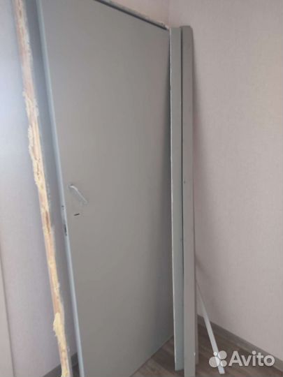 Дверь входная деревянная с коробкой